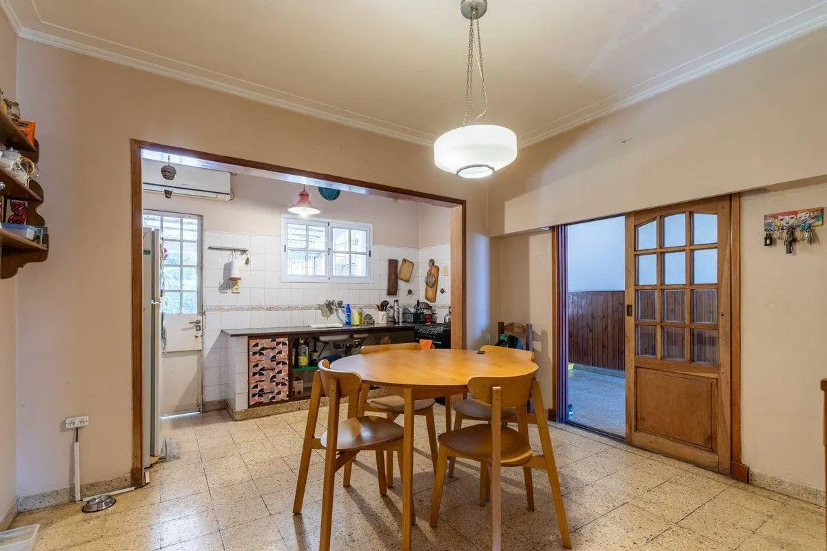 CASA EN VENTA LA PLATA CON GARAGE CUBIERTO 3