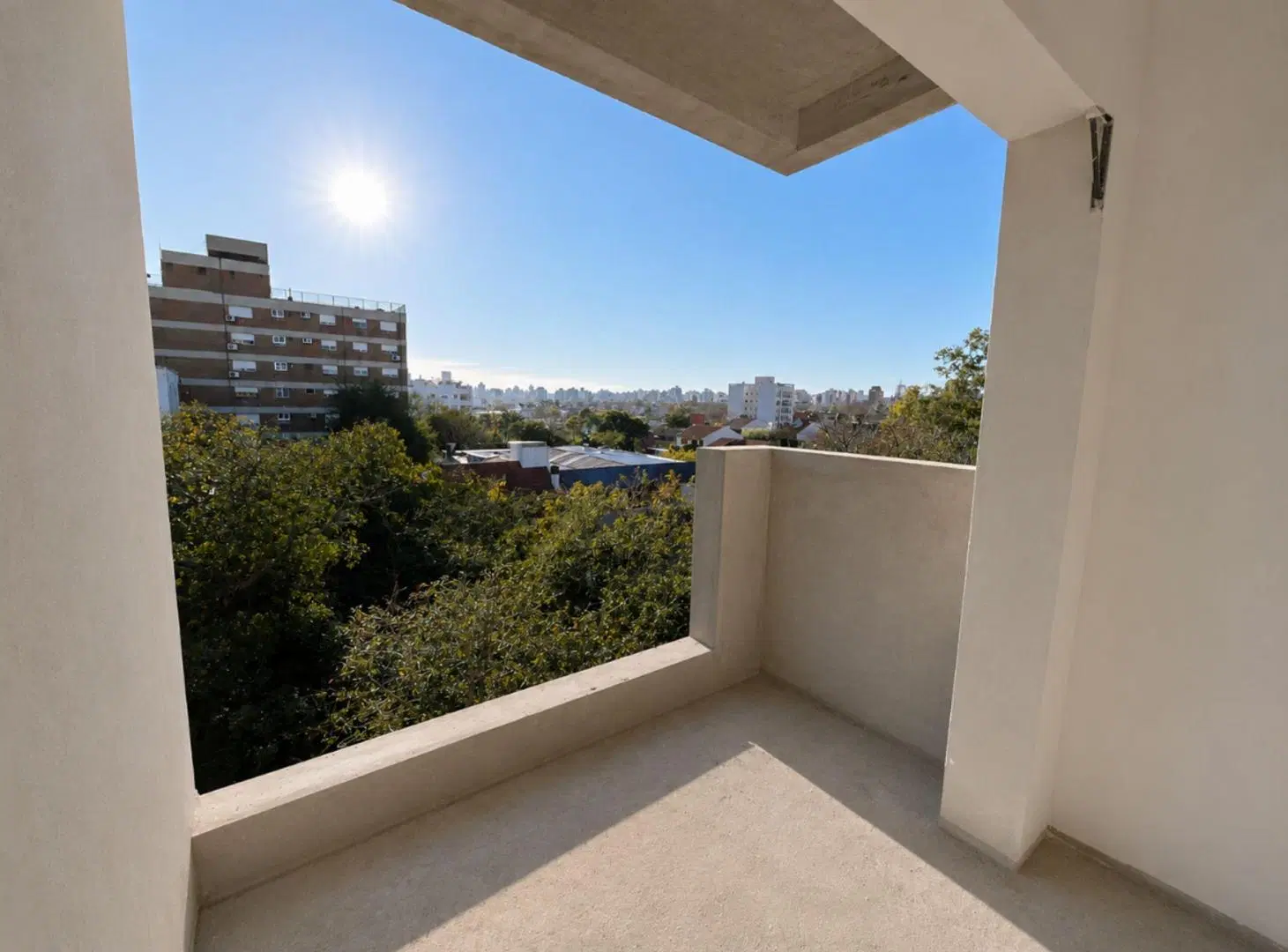 SEMIPISO EN VENTA LA PLATA CON BALCON FINANCIADO 5