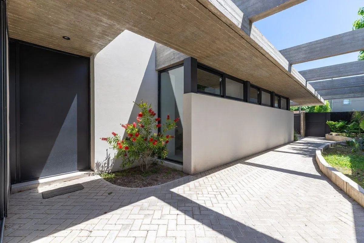 CASA EN VENTA GONNET 3 DORMITORIOS ENTRE CAMINOS 5