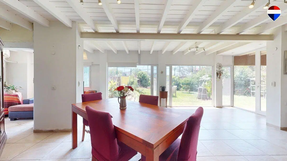 CASA EN VENTA CITY BELL 3 DORMITORIOS 2