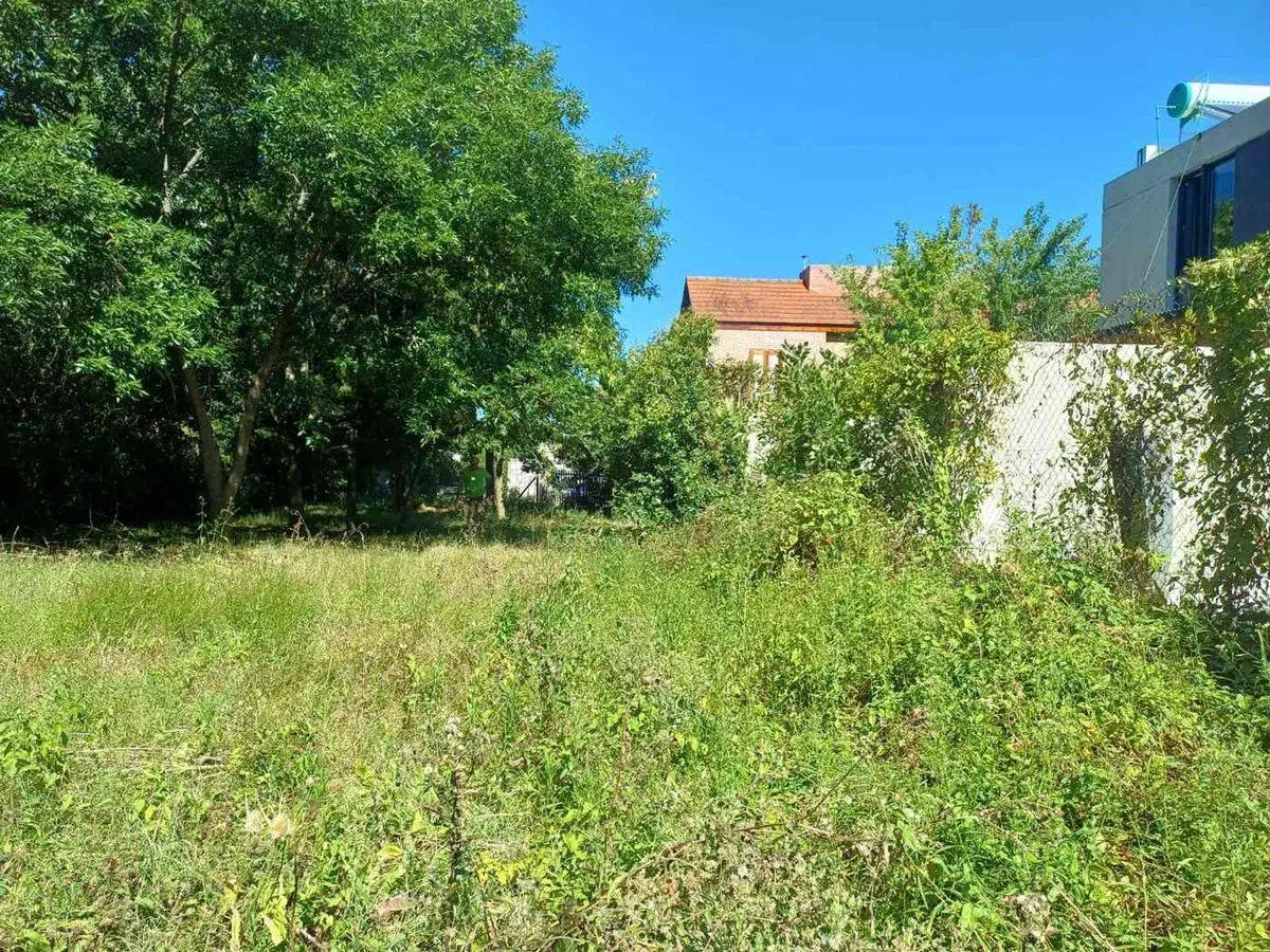 TERRENO LOTE EN VENTA GONNET ENTRE CAMINOS 8