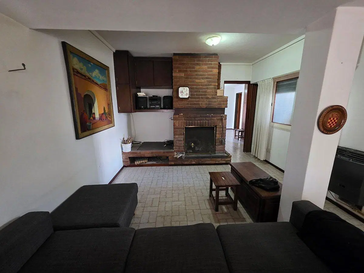 CASA EN VENTA LOS HORNOS 4 DORMITORIOS 8