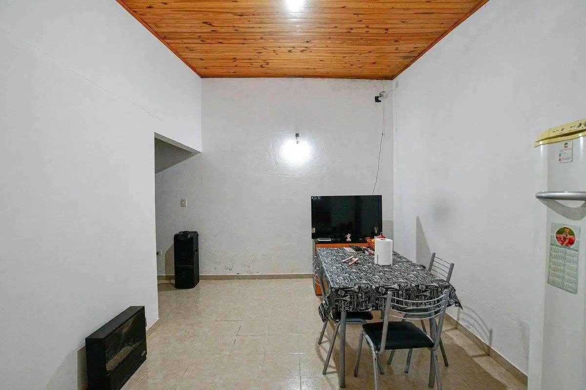 LOTE CON 3 CASAS EN VENTA - APTA BANCO 5