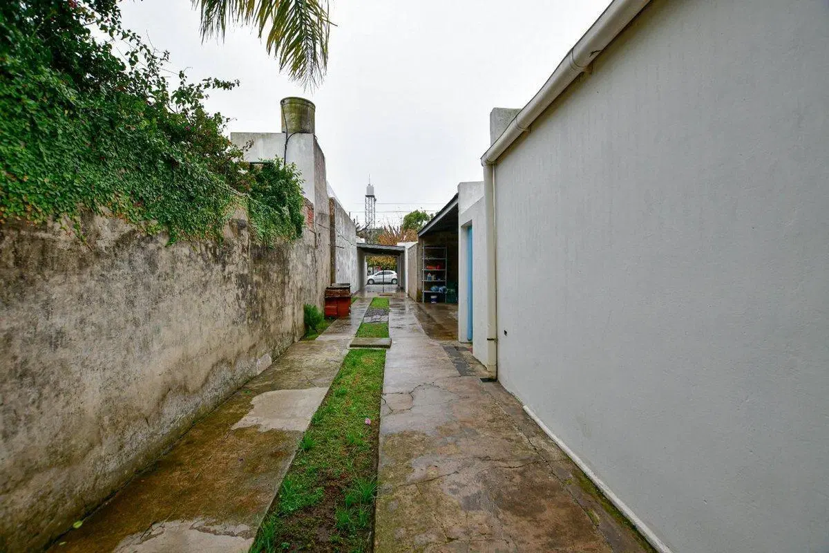 LOTE CON 3 CASAS EN VENTA - APTA BANCO 4
