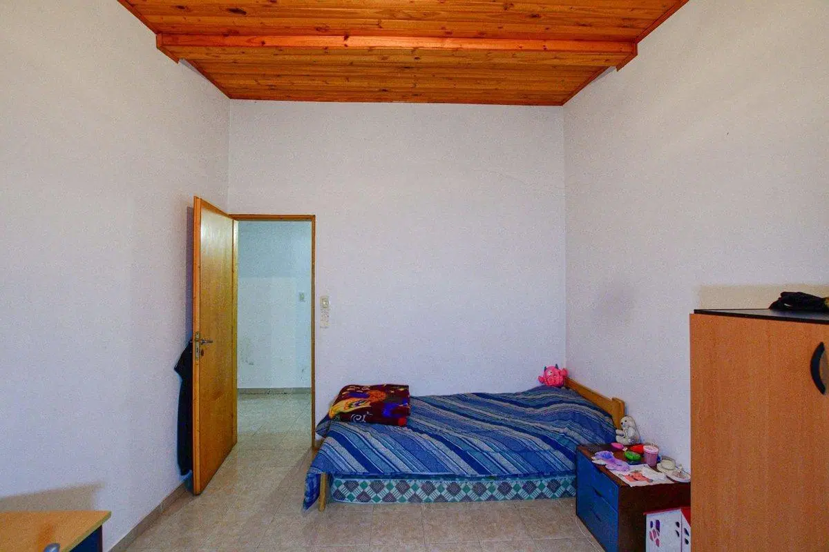 LOTE CON 3 CASAS EN VENTA - APTA BANCO 2
