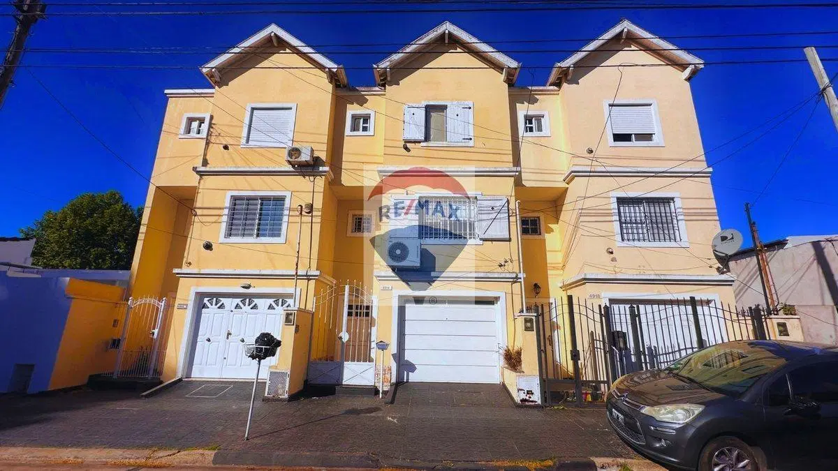 CASA PH TRIPLEX EN VENTA PATIO COCHERA 3