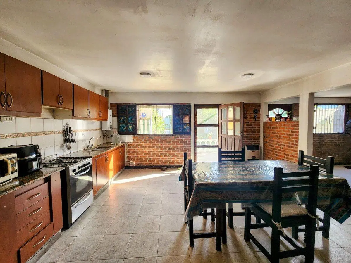CASA EN VENTA CITY BELL 2 DORMITORIOS Y PARQUE 8