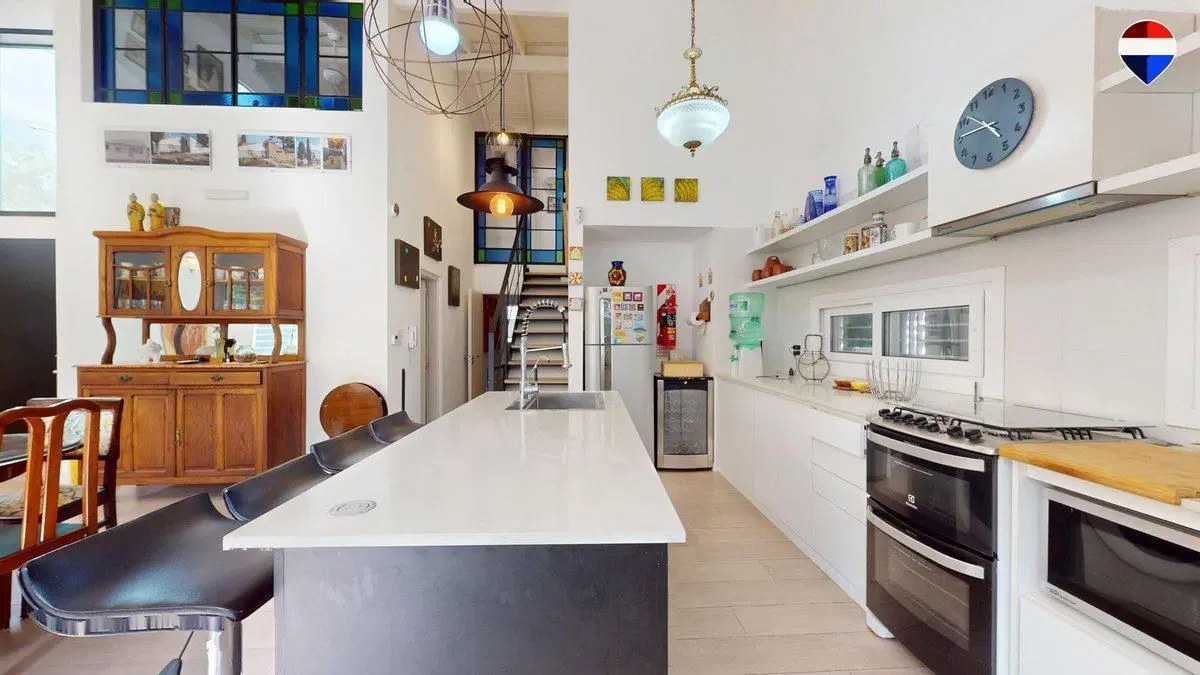 CASA EN VENTA GONNET 5 DORMITORIOS 8