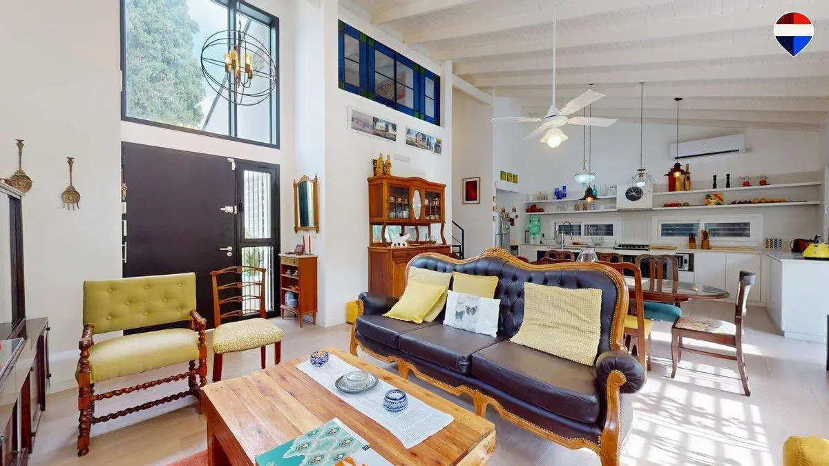 CASA EN VENTA GONNET 5 DORMITORIOS 2