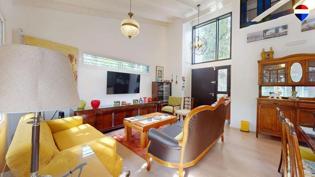 CASA EN VENTA GONNET 5 DORMITORIOS 4