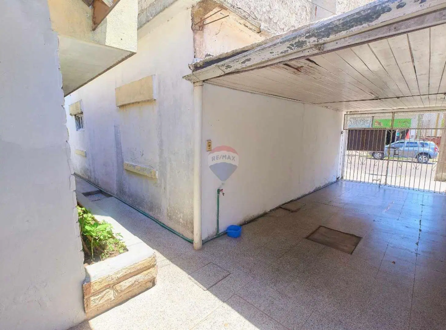 PH EN VENTA BERAZATEGUI 3 AMBIENTES COCHERA 3