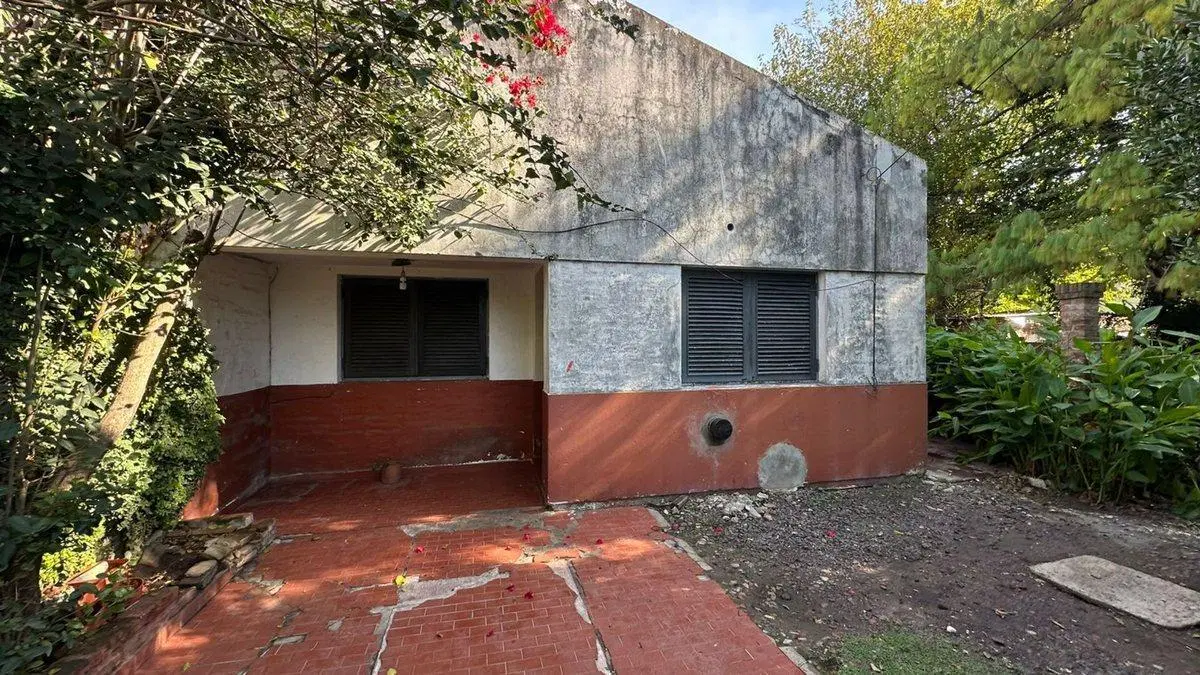 CASA VENTA GONNET 3 DORMITORIOS PATIO REFACCIONAR 2