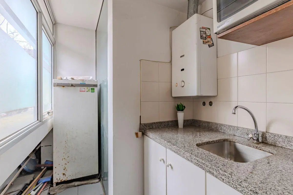 Local en venta en La Plata con cochera 3