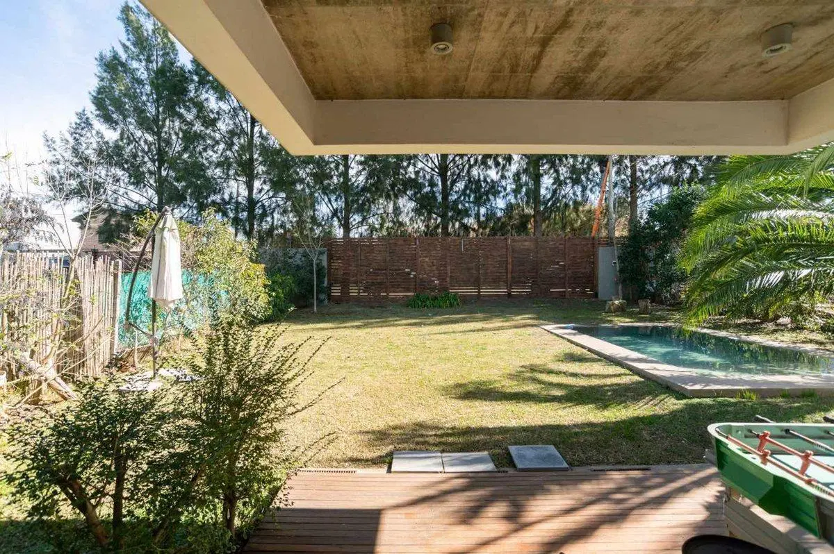 CASA EN VENTA  EN CITY BELL 3 DORMITORIOS 3