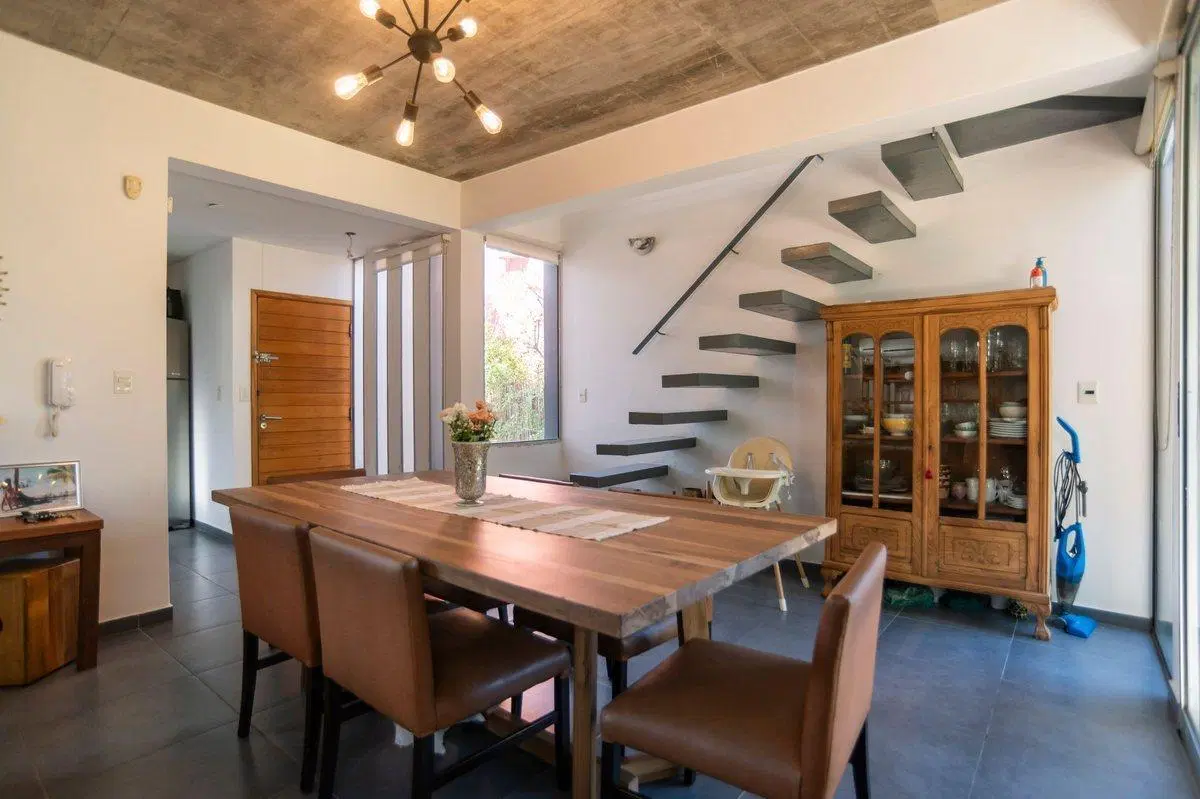 CASA EN VENTA  EN CITY BELL 3 DORMITORIOS 2