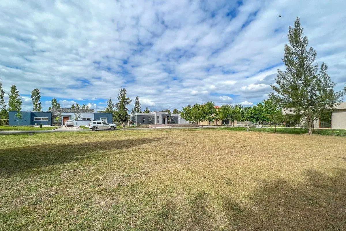 TERRENO EN VENTA CLUB MIRALAGOS 8