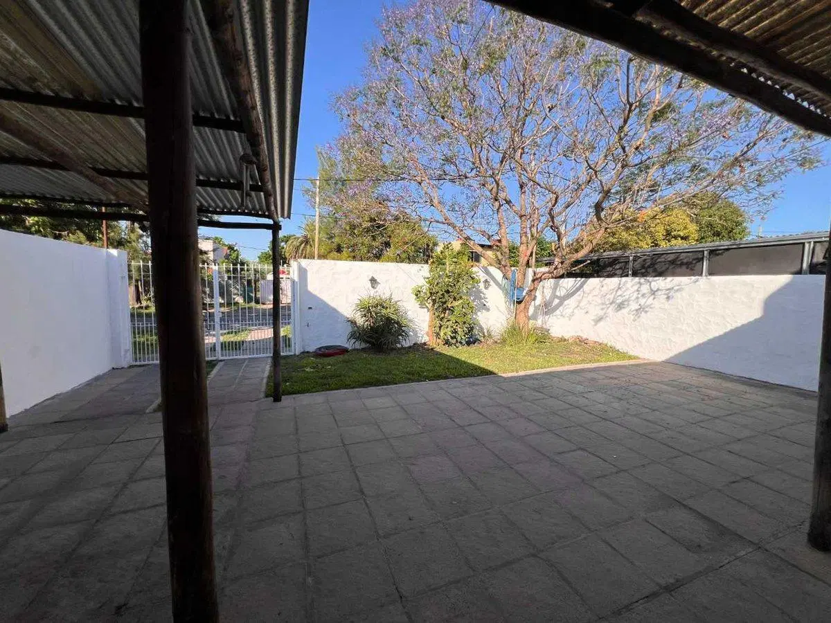 CASA EN VENTA EN MELCHOR ROMERO 2 DORMITORIOS 4