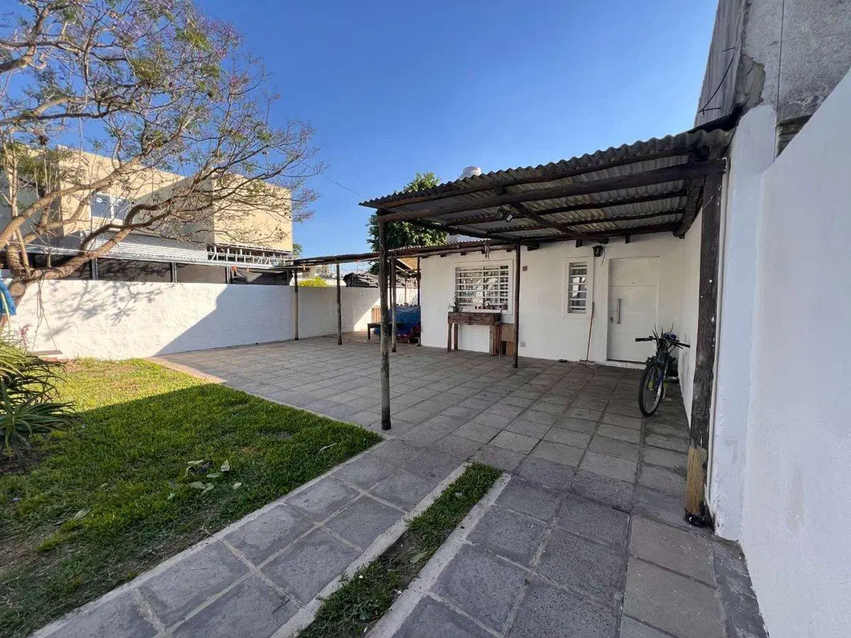 CASA EN VENTA EN MELCHOR ROMERO 2 DORMITORIOS 3