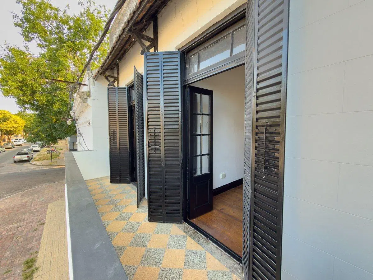Casa Venta La Plata comercial profesional cochera 5
