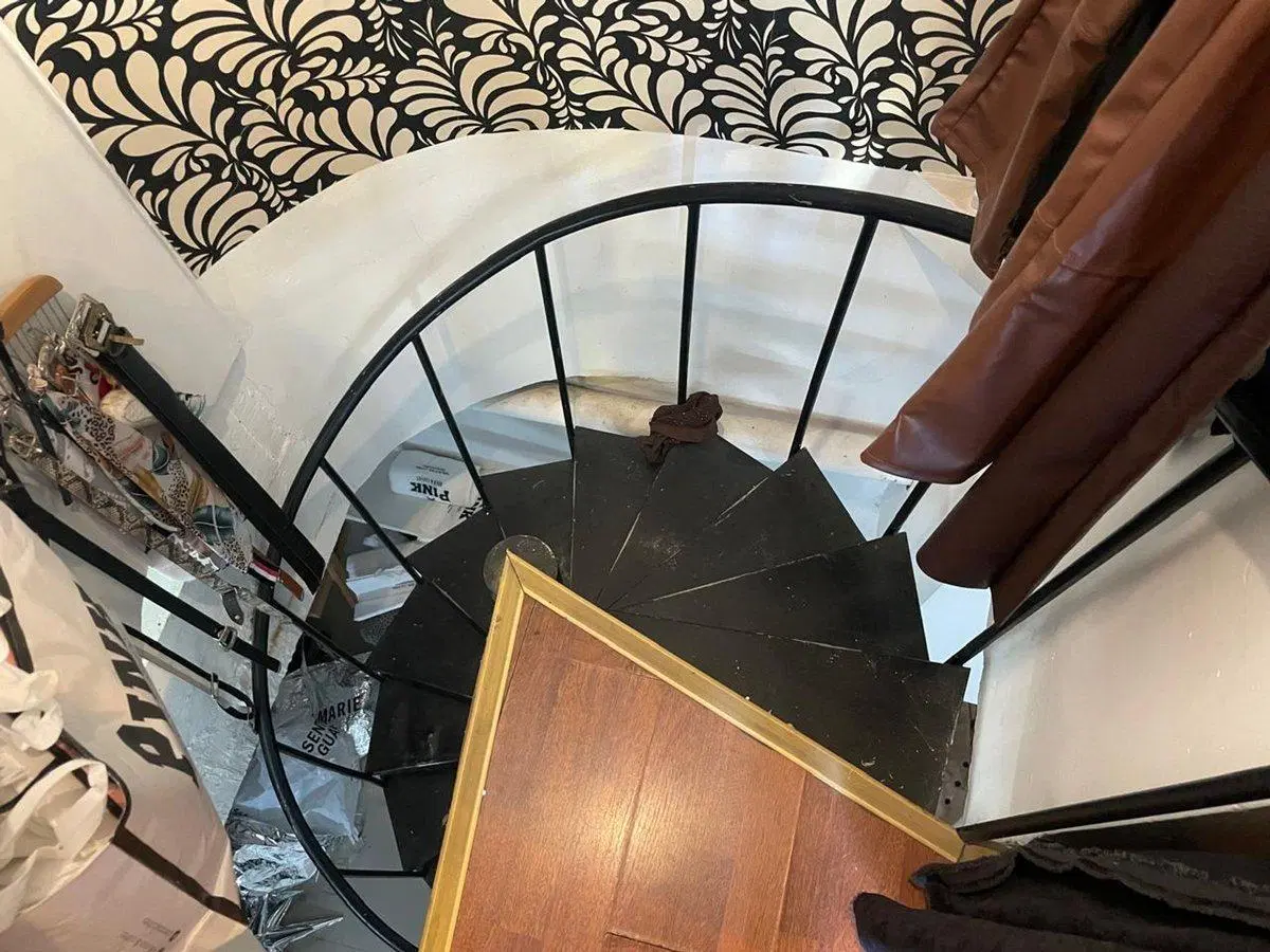 LOCAL COMERCIAL EN VENTA LA PLATA CON DEPOSITO 5