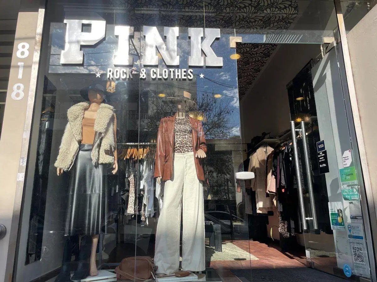 LOCAL COMERCIAL EN VENTA LA PLATA CON DEPOSITO 8