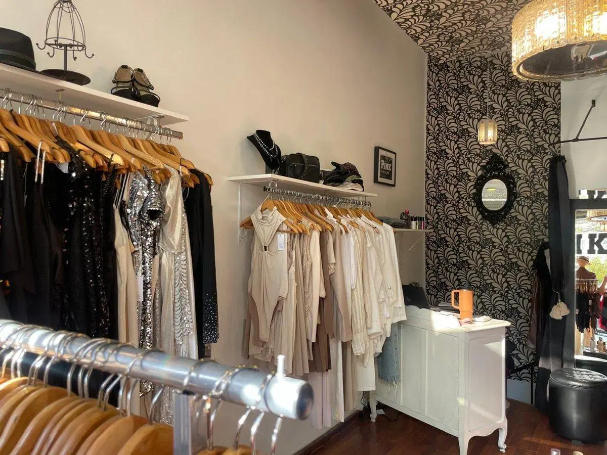 LOCAL COMERCIAL EN VENTA LA PLATA CON DEPOSITO 3