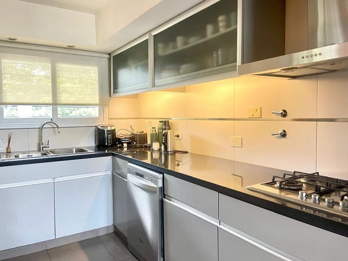 CASA EN VENTA LA PLATA 3 DORMITORIOS COCHERA 5