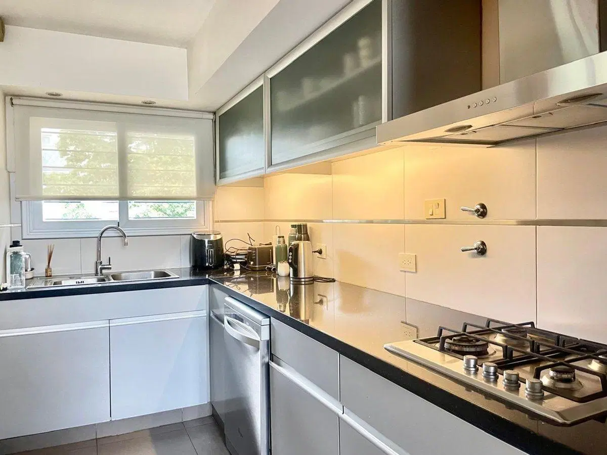 CASA EN VENTA LA PLATA 3 DORMITORIOS COCHERA 8