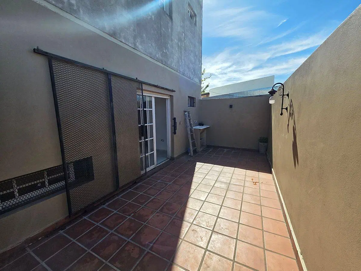 MONOAMBIENTE EN VENTA LA PLATA CON PATIO 8