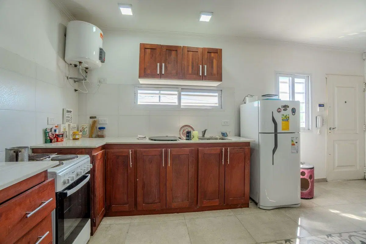 Galpón Venta La Plata con oficina y departamento. 8