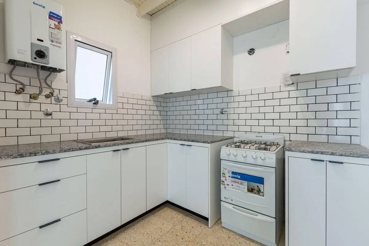 CASA EN VENTA LA PLATA 3 DORMITORIOS COCHERA 2