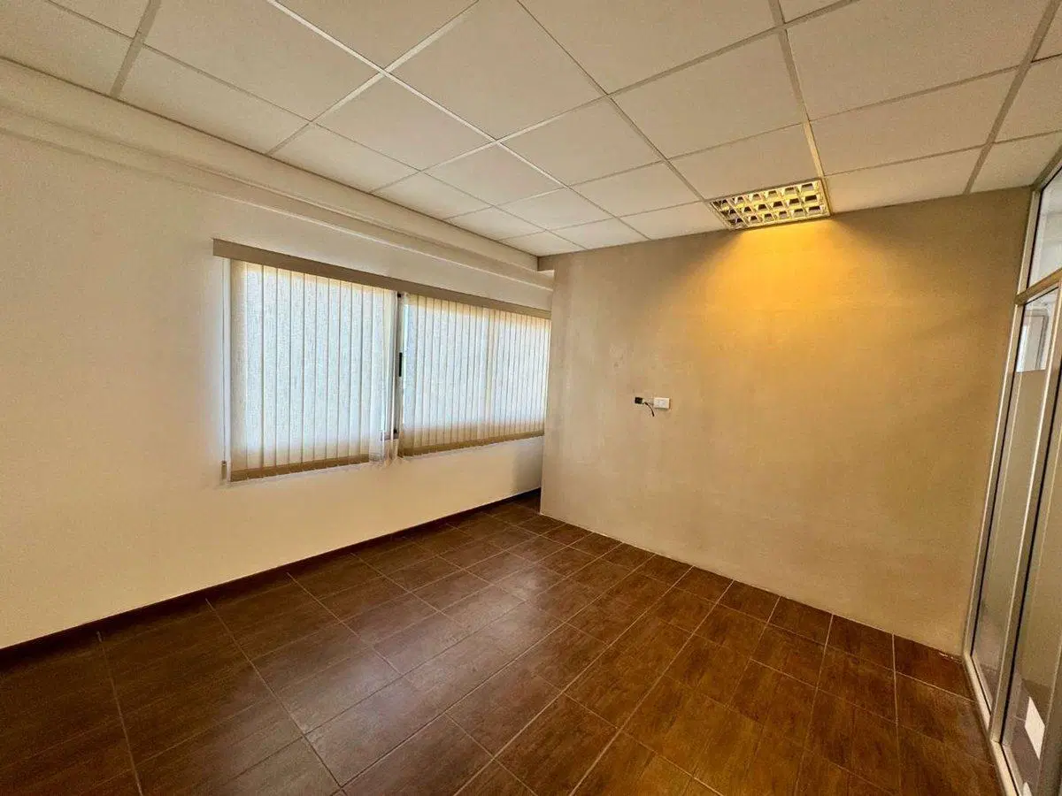 OFICINA MONOAMBIENTE EN VENTA LA PLATA CON PRIVADO 8