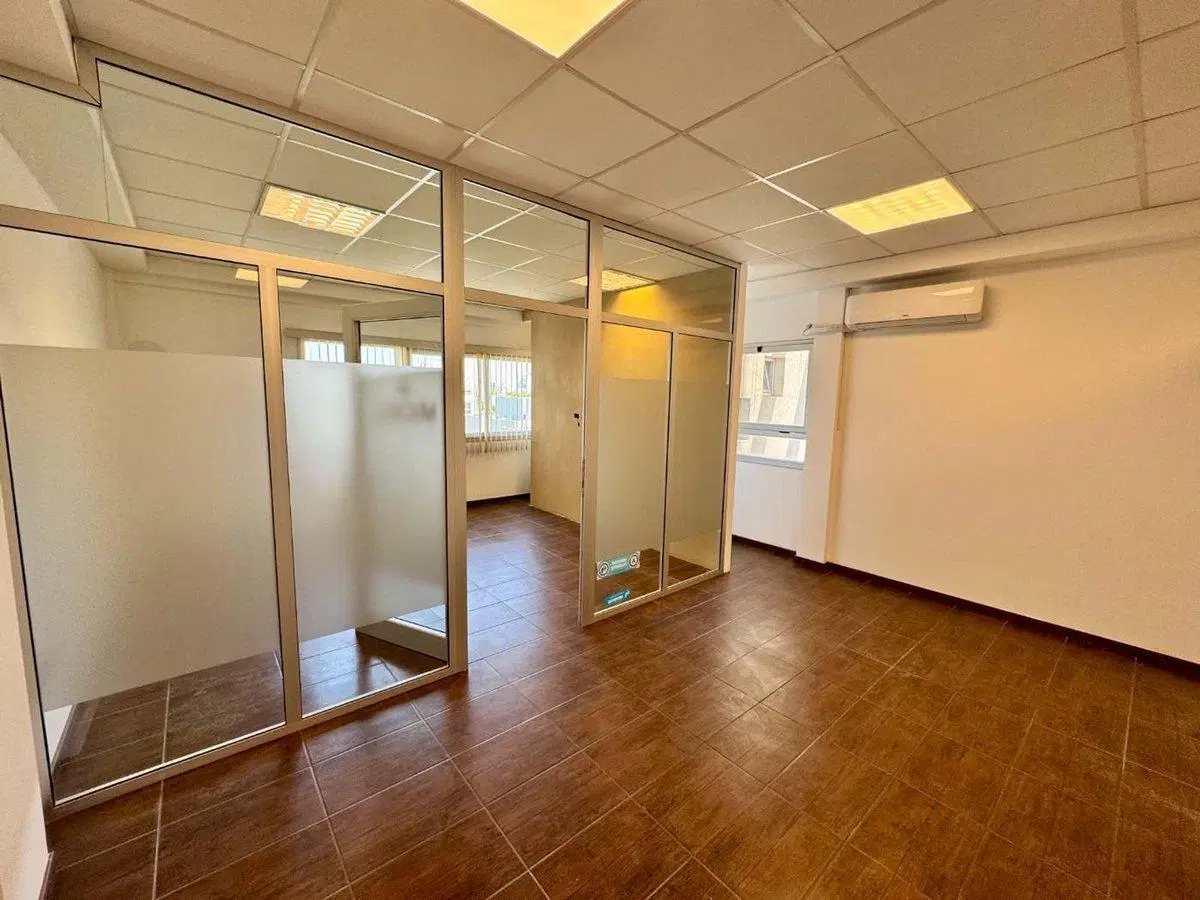 OFICINA MONOAMBIENTE EN VENTA LA PLATA CON PRIVADO 2