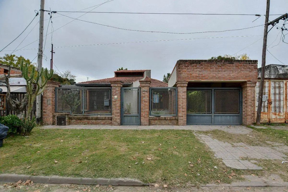 CASA VENTA BERISSO 2 DORMITORIOS QUINCHO PLAYROOM 5