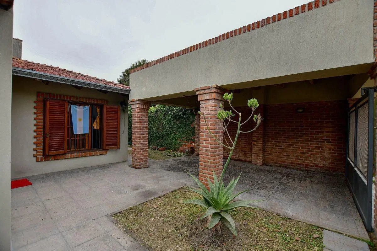 CASA VENTA BERISSO 2 DORMITORIOS QUINCHO PLAYROOM 2