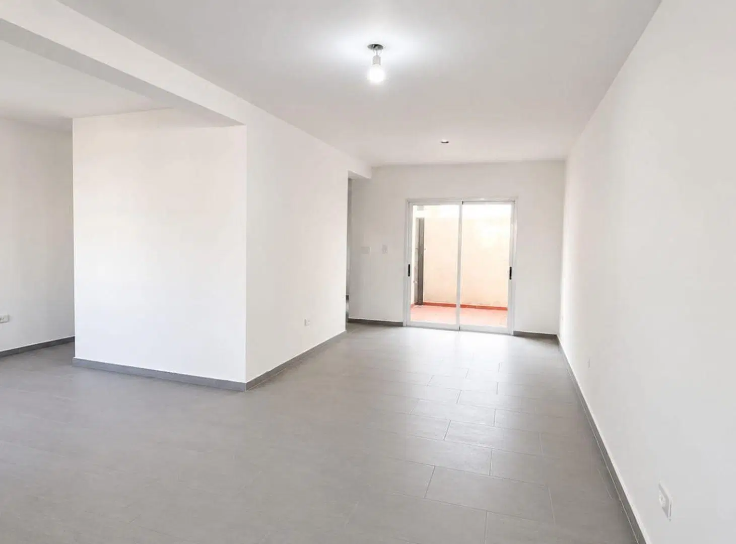 CASA TIPO TRIPLEX EN VENTA - LA PLATA CON COCHERA 3
