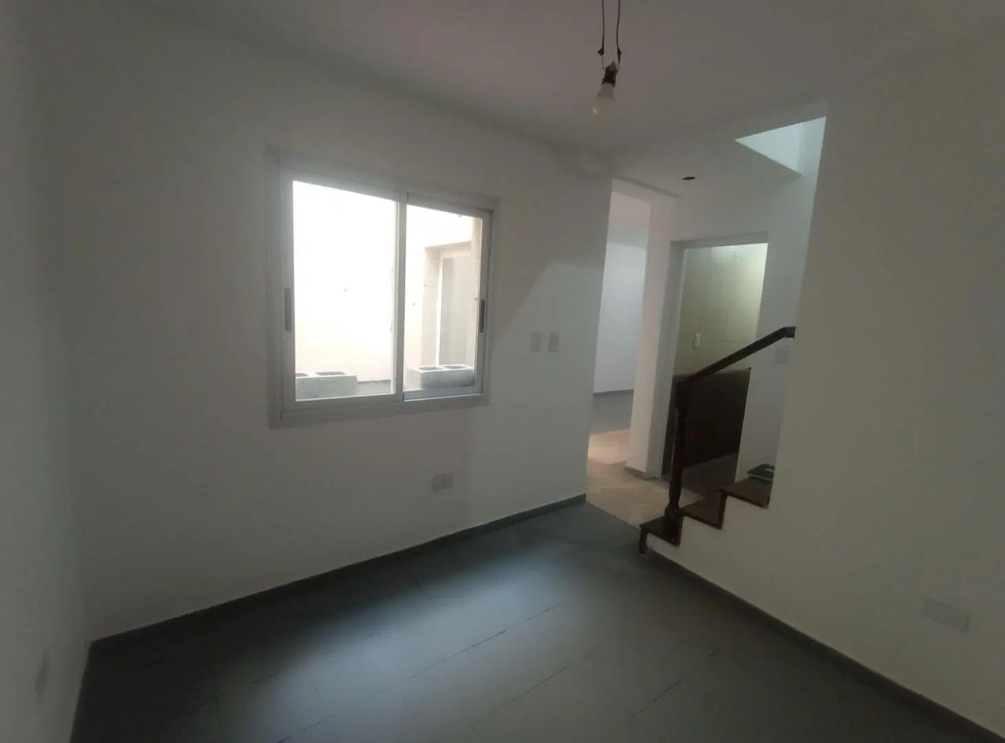 CASA TIPO TRIPLEX EN VENTA - LA PLATA CON COCHERA 2