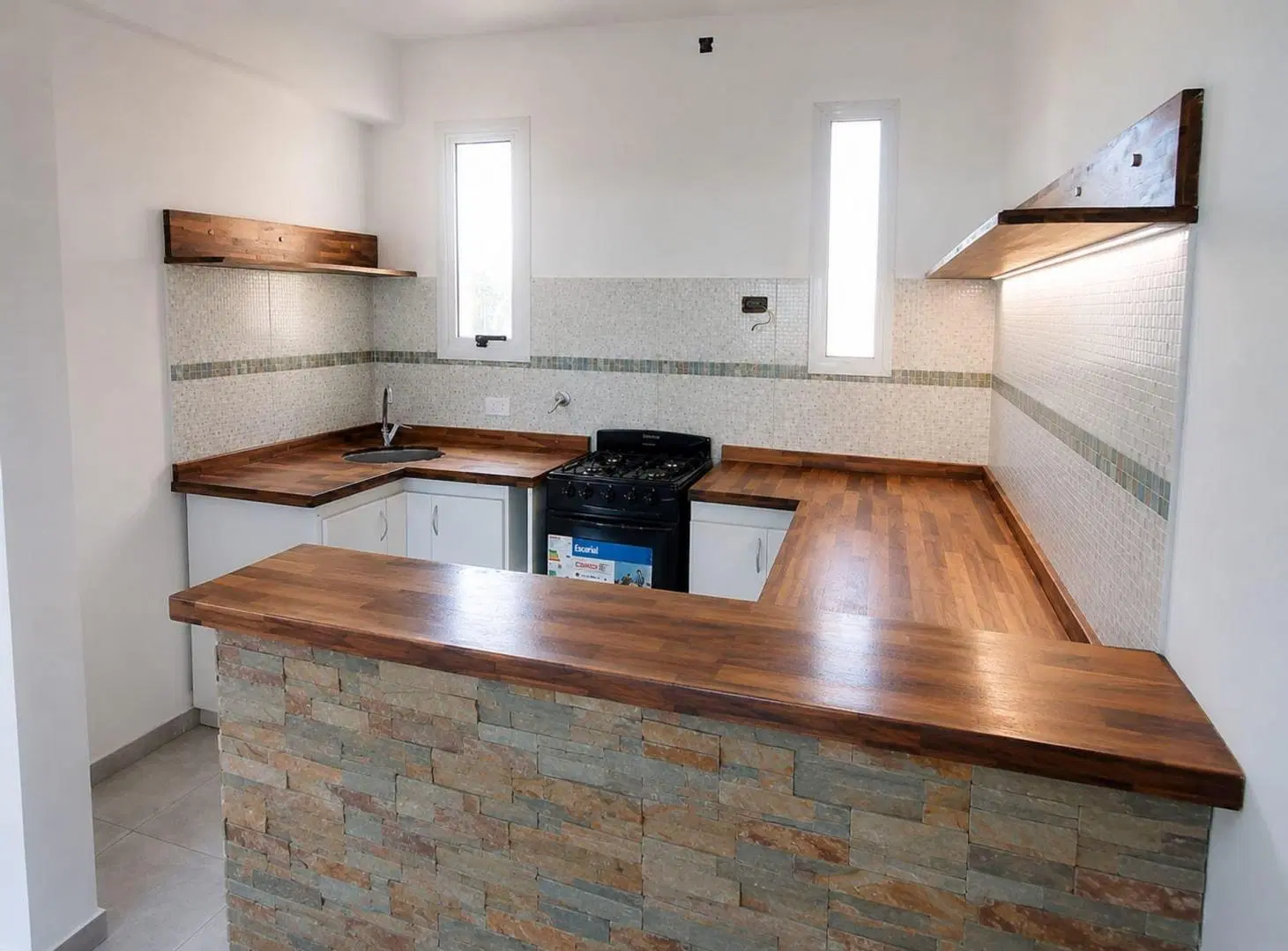 CASA TIPO TRIPLEX EN VENTA - LA PLATA CON COCHERA 4