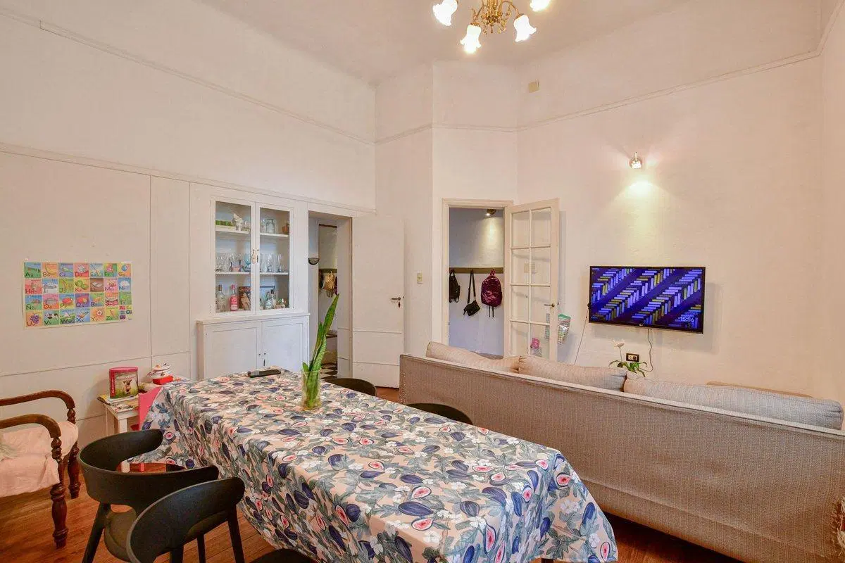 CASA EN VENTA LA PLATA 2 DORMITORIOS COCHERA 8