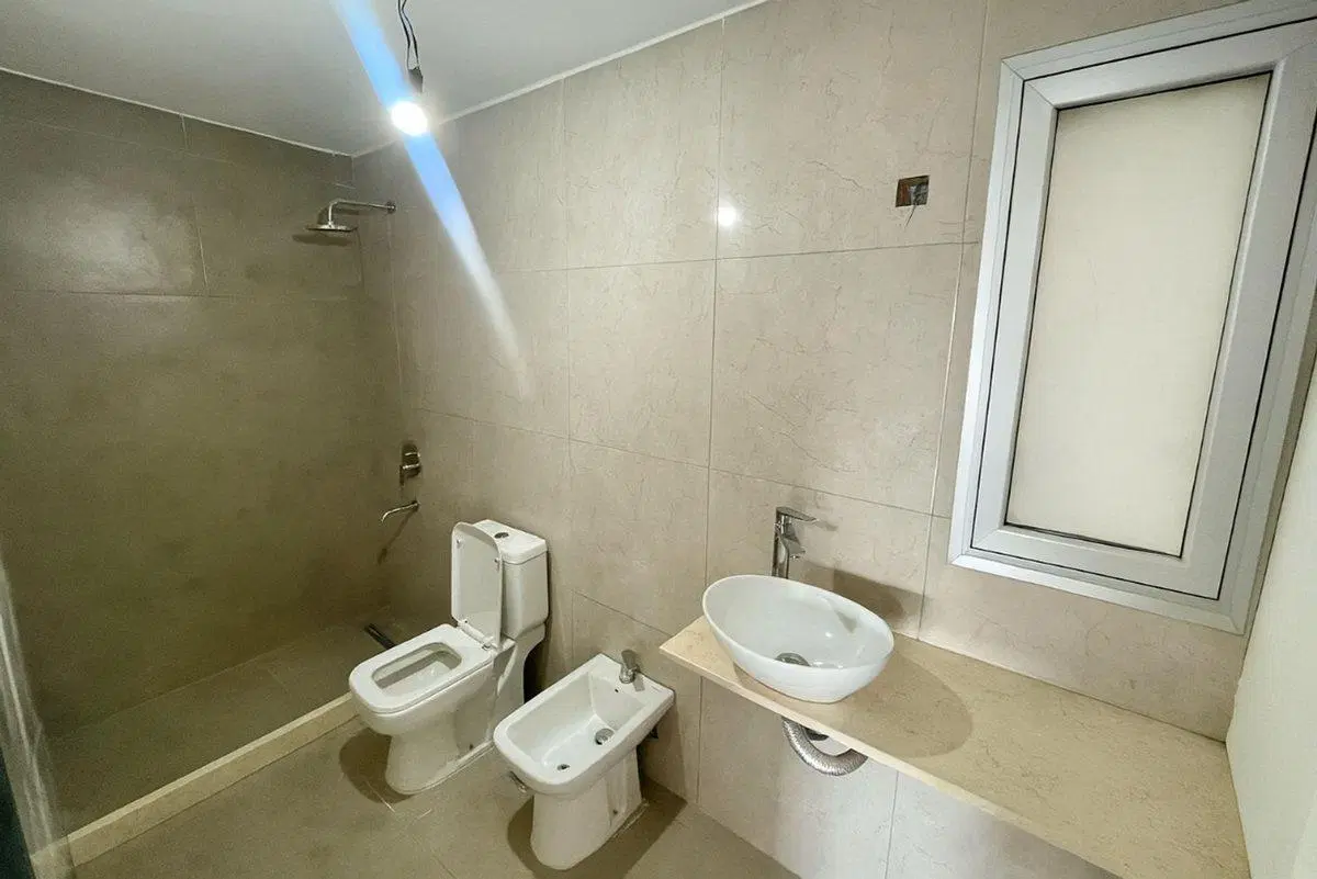 MONOAMBIENTE EN VENTA LA PLATA COCHERA 3