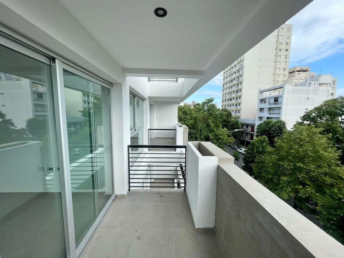 MONOAMBIENTE EN VENTA LA PLATA COCHERA 4