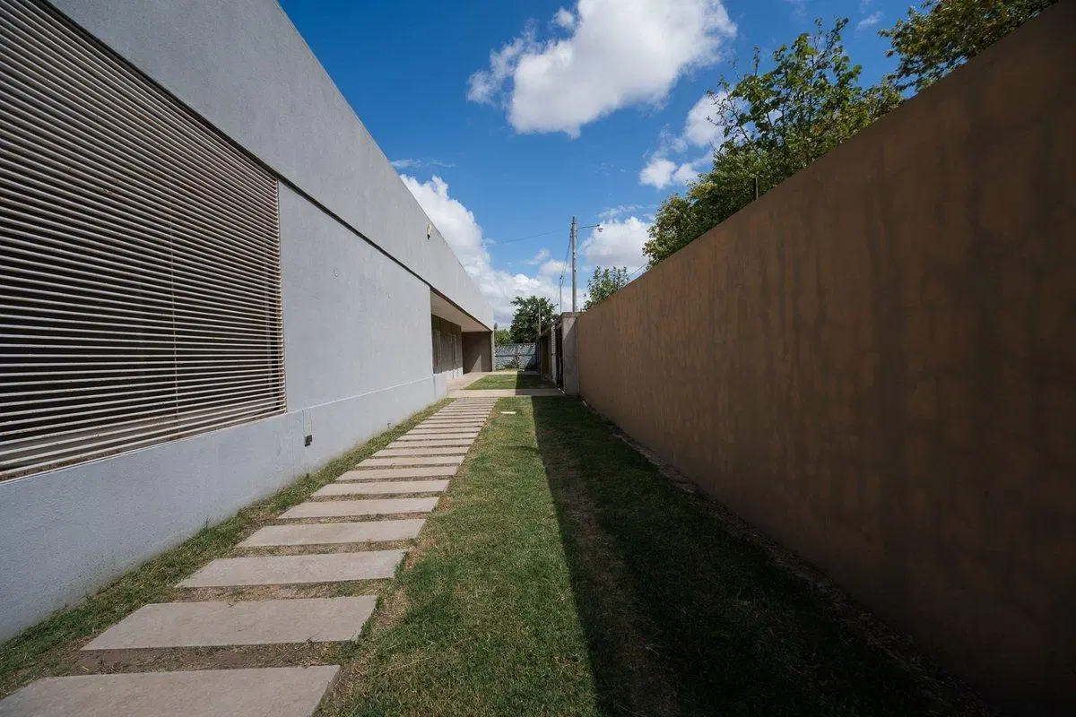 CASA EN VENTA LA PLATA 3 DORMITORIOS AMPLIO PARQUE 3
