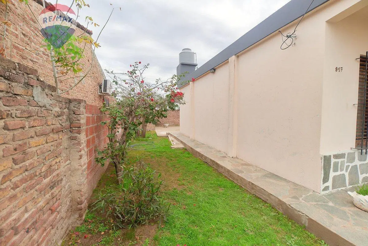 CASA EN VENTA BERAZATEGUI 2 DORMITORIOS PARQUE 2
