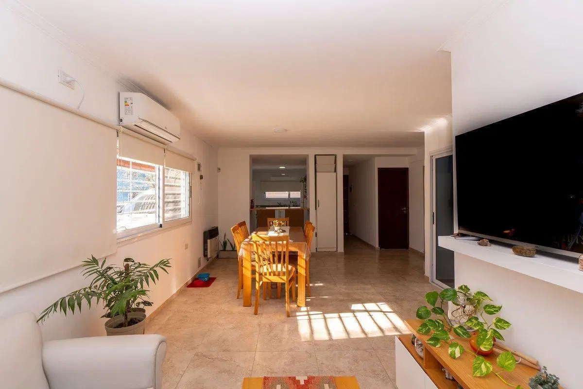 CASA EN VENTA BERISSO 2 DORMITORIOS PATIO COCHERAS 8