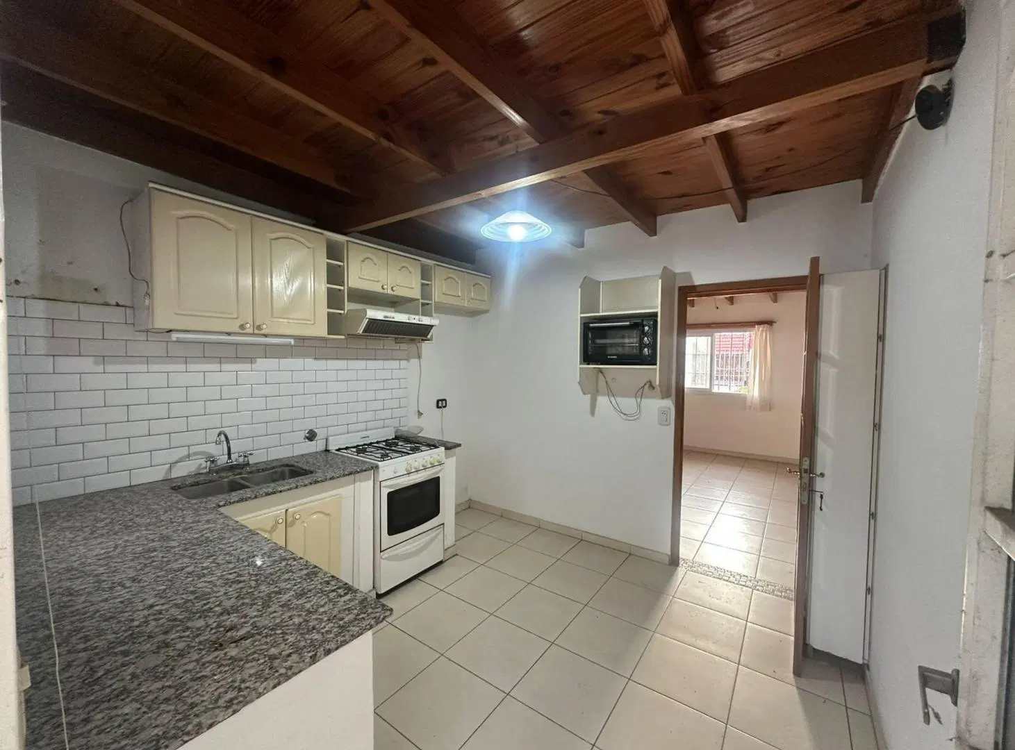 CASA DUPLEX EN VENTA LA PLATA 3 DORMITORIOS PARQUE 2
