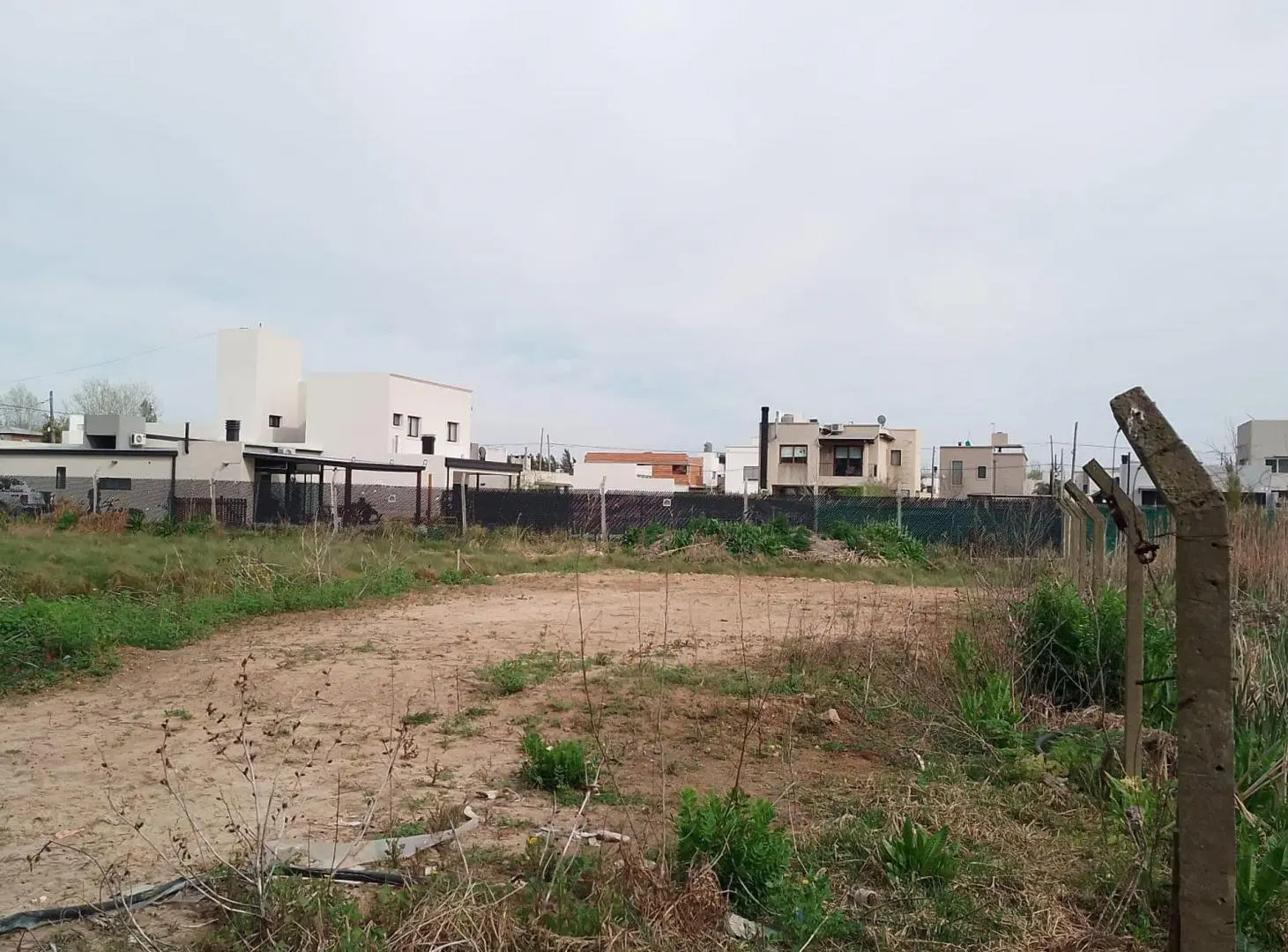 LOTE EN VENTA EN VILLA CASTELLS GONNET 2