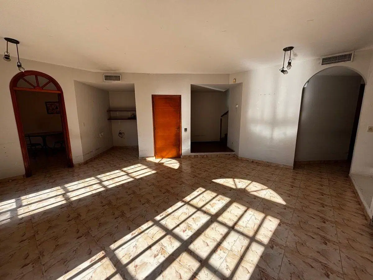 CASA EN VENTA GONNET 4 DORMITORIOS GARAGE 5