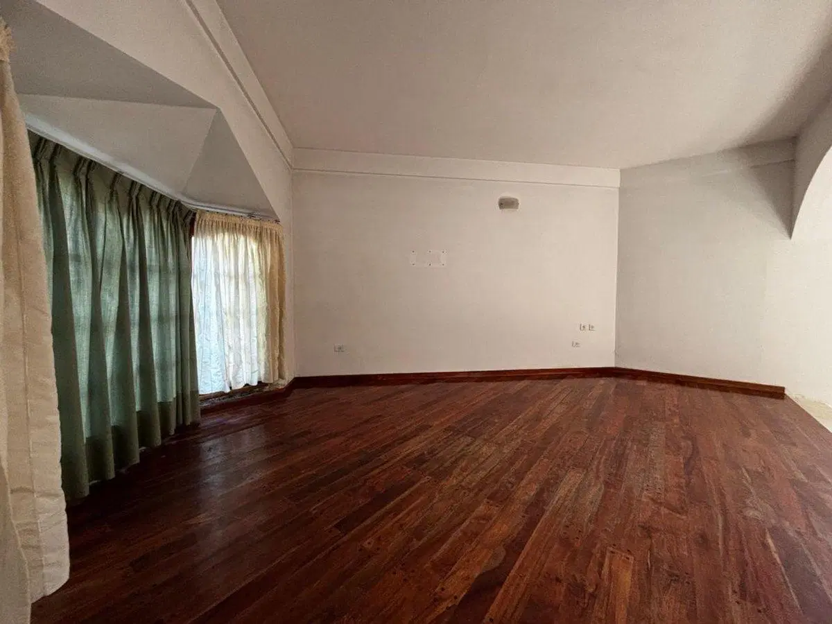 CASA EN VENTA GONNET 4 DORMITORIOS GARAGE 2