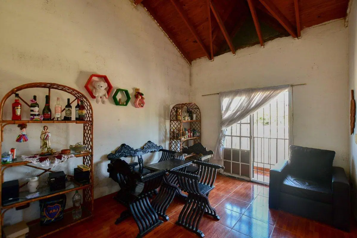 CASA EN VENTA HERNANDEZ 4 DORMITORIOS MAS LOCAL 3
