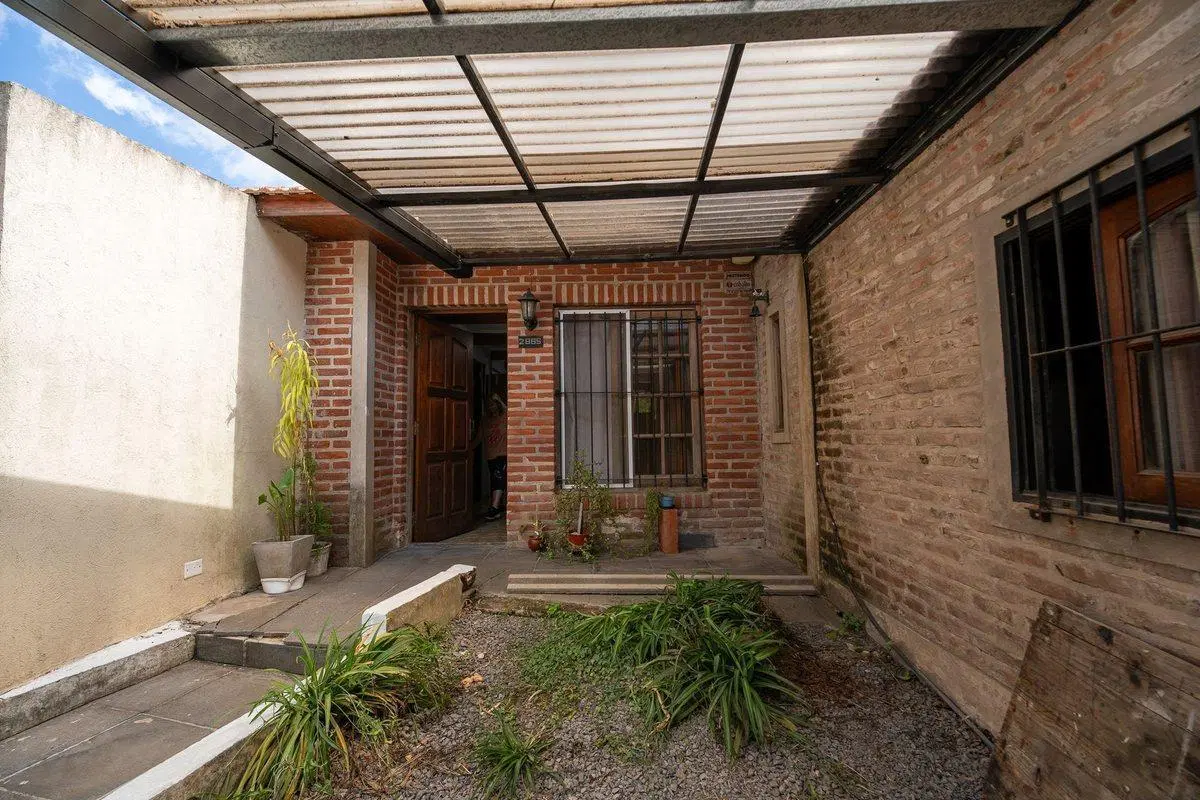 CASA EN VENTA VILLA ELISA 4 DORMITORIOS COCHERA 2